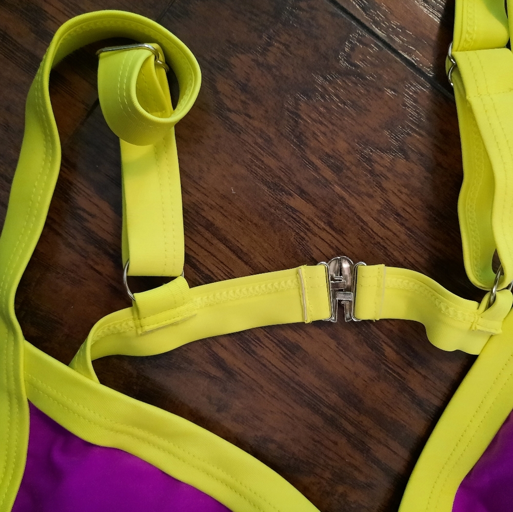 Hot bikini alert! - Picture 2 of 3